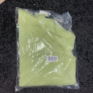Brand new forever 21 green flowy crop top!
